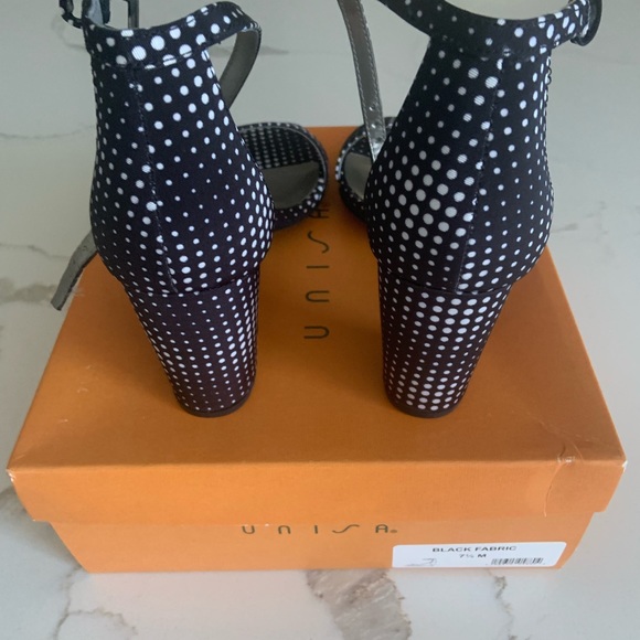 Black & White polka dot sandal. Size 7.5 - Picture 4 of 4